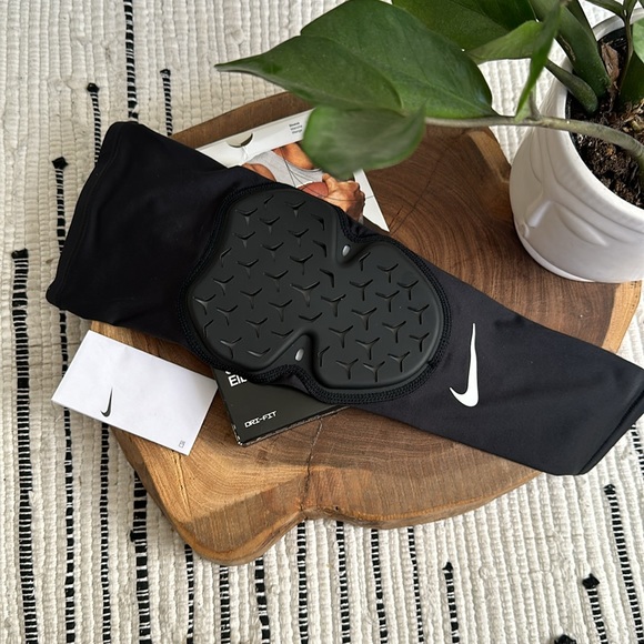 Nike - Picture 3 of 9